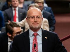 A FCC atualiza o site em tempo real para refletir o testemunho de Brendan Carr de que a agência não é independente A FCC atualiza o site em tempo real para refletir o testemunho de Brendan Carr de que a agência não é independente