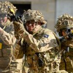 Tropas britânicas em treinamento em Salisbury. O exército britânico liderará as forças europeias na garantia das garantias de segurança da Ucrânia, de acordo com uma nova proposta no acordo de paz