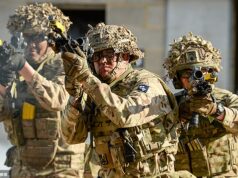 A Grã-Bretanha liderará as forças europeias garantindo a segurança da Ucrânia como parte do acordo de paz – enquanto Zelensky elogia o progresso “sólido” nas negociações dos EUA Tropas britânicas em treinamento em Salisbury. O exército britânico liderará as forças europeias na garantia das garantias de segurança da Ucrânia, de acordo com uma nova proposta no acordo de paz