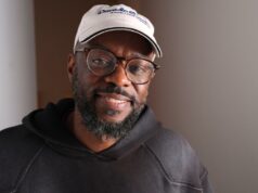 A IA pode ser engraçada? Alguns comediantes adotam ferramentas de IA, mas ainda comandam o show A IA pode ser engraçada? Alguns comediantes adotam ferramentas de IA, mas ainda comandam o show