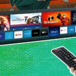 Texto da Netflix em fundo rosa, pêssego e branco com o logotipo da AP