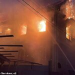 Vladimir Putin desencadeou ataques selvagens durante a noite em Kiev, destruindo edifícios residenciais e infra-estruturas energéticas poucas horas antes de Volodymyr Zelensky se encontrar com Donald Trump na Florida para conversações sobre um plano de paz mediado pelos EUA.