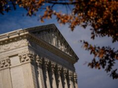 A Suprema Corte abre as portas para a 82ª Divisão Aerotransportada em Chicago, afirma o ex-escrivão Thomas A Suprema Corte abre as portas para a 82ª Divisão Aerotransportada em Chicago, afirma o ex-escrivão Thomas