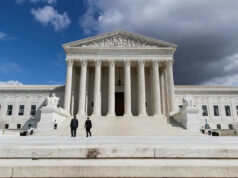 A Suprema Corte fica do lado dos juízes de imigração no caso do discurso por enquanto, rejeitando a administração Trump Yahoo news home