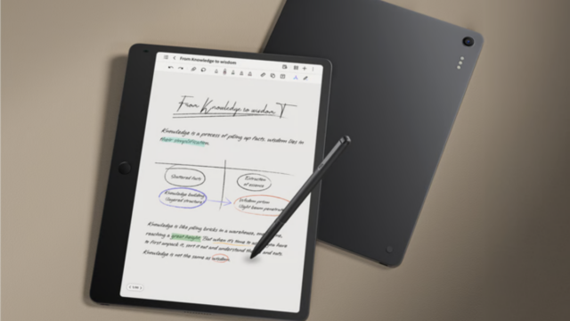 A TCL acaba de lançar o Note A1 NXTPAPER, um O TCL Note A1 NXTPAPER gravando uma reunião.