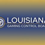 A agência reguladora de jogos de azar da Louisiana está questionando os mercados de previsão esportiva. Logotipo do Louisiana Gaming Control Board com o selo do estado da Louisiana à esquerda e as palavras 'LOUISIANA GAMING CONTROL BOARD' em texto branco sobre um fundo gradiente azul e dourado.