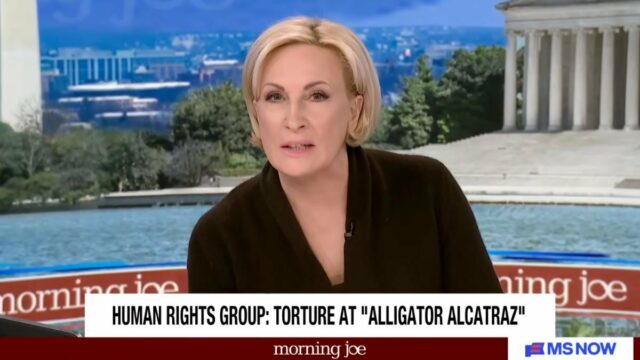 A apresentadora de 'Morning Joe', Mika Brzezinski, engasga com relatos A apresentadora de 'Morning Joe', Mika Brzezinski, engasga com relatos de tortura em Alligator Alcatraz: 'Não tratamos as pessoas como animais' | Vídeo