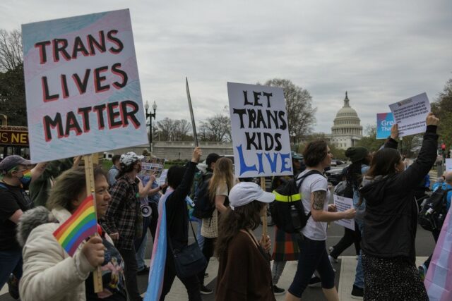 A assustadora obsessão do regime Trump com os órgãos genitais das crianças continua
