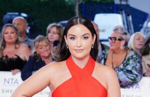 A atriz de Eastenders, Jacqueline Jossa, saiu ‘abalada’ depois de receber ameaças de morte ‘aterrorizantes’ online, o que levou a uma investigação policial A atriz de Eastenders, Jacqueline Jossa, ficou ‘abalada’ depois que recebeu ameaças de morte nas redes sociais, o que gerou uma investigação policial