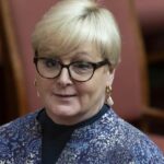 Senadora Linda Reynolds no Senado no Parlamento