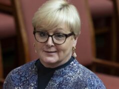 A busca de Linda Reynolds pelo dinheiro de Brittany Higgins foi adiada ainda mais Senadora Linda Reynolds no Senado no Parlamento