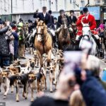 Os defensores da caça desafiaram a oposição de Chris Packham e do conselho local para prosseguir com seu centenário encontro do Boxing Day