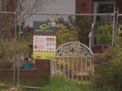 A casa dos sonhos da família se transforma em pesadelo após infestação de mofo A propriedade está cercada depois que uma forte tempestade deixou a casa infestada de mofo.