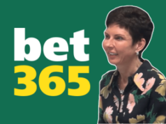 A chefe da Bet365, Denise Coates, ganhou £ 280 milhões, apesar da forte queda nos lucros no ano passado A chefe da Bet365, Denise Coates, ganhou £ 280 milhões, apesar da forte queda nos lucros no ano passado. Logotipo da Bet365 em fundo verde ao lado de Denise Coates sorrindo, vestindo um top floral, em imagem promocional em estilo recortado.