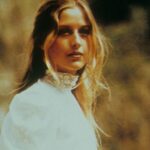 Anne-Louise Lambert como Miranda no filme Picnic at Hanging Rock (1975), de Peter Weir.