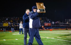 A comunidade de South Bay comemora quando o antigo técnico de futebol de Lincoln-San Jose recebe o sol A comunidade de South Bay comemora quando o antigo técnico de futebol de Lincoln-San Jose recebe o sol