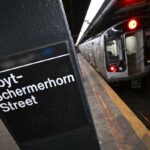 Um capanga descarado esmurrou uma condutora do metrô e roubou as chaves do trem em um ataque chocante na estação Hoyt – Schermerhorn Streets, no centro do Brooklyn, no domingo, disse a polícia.