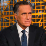 Bill Pugliano / Getty Images Mitt Romney fala durante uma parada de campanha no Lansing Community College em 8 de maio de 2012 em Lansing, Michigan