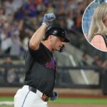 Pete Alonso (20), primeira base do New York Mets, completa as bases em seu home run de duas corridas durante o segundo turno, quando o New York Mets jogou contra o Miami Marlins na sexta-feira, 29 de agosto de 2025, no Citi Field em Queens, NY.