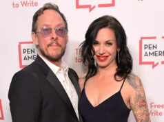 A esposa do baixista do Weezer, Jillian Lauren, pede o divórcio após tiroteio envolvido no LAPD A esposa do baixista do Weezer, Jillian Lauren, pede o divórcio após tiroteio envolvido no LAPD