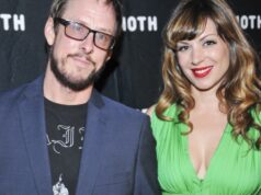 A esposa do baixista do Weezer, Scott Shriner, Jillian Lauren, pede o divórcio meses após o tiroteio no LAPD A esposa do baixista do Weezer, Scott Shriner, Jillian Lauren, pede o divórcio meses após o tiroteio no LAPD