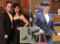A esposa do baixista do Weezer, Scott Shriner, pede o divórcio meses depois de supostamente atirar em policiais em um impasse bizarro A esposa do baixista do Weezer, Scott Shriner, pede o divórcio meses depois de supostamente atirar em policiais em um impasse bizarro