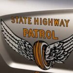 À esquerda, pistas centrais fechadas devido a acidente na I-75 no condado de Miami