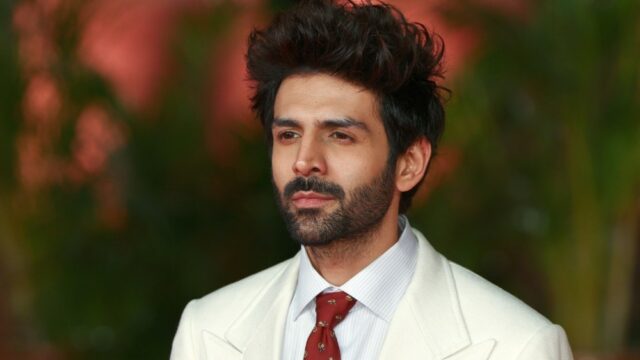 A estrela de Bollywood Kartik Aaryan sobre o sucesso da reescrita: 'I Wanted to Be Typecast'
