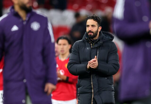 David Moller Wolfe do Wolverhampton Wanderers se aquece antes da partida da Premier League entre Wolverhampton Wanderers e Nottingham Forest em Molineux em 3 de dezembro de 2025