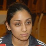 A ex-jogadora de críquete inglesa Isa Guha é homenageada com MBE