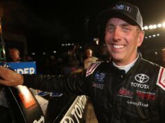 A família de Greg Biffle poderia entrar com uma ação judicial por acidente fatal de avião? O aeroporto onde Greg Biffle e sua família morreram tem uma conexão assustadora com outra quase tragédia da NASCAR