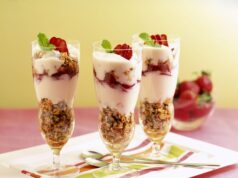 A ferramenta de preços baseada em IA da Instacart atraiu atenção – agora a FTC tem dúvidas Strawberries and granola yogurt parfaits