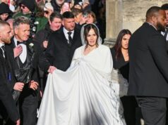 A filha de Gordon Ramsay, Holly Ramsay, 25, casa-se com o atleta olímpico Adam Peaty Gordon Ramsey abraça seus dois filhos mais novos para iniciar as férias em família