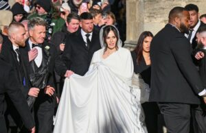 A filha de Gordon Ramsay, Holly Ramsay, 25, casa-se com o atleta olímpico Adam Peaty Gordon Ramsey abraça seus dois filhos mais novos para iniciar as férias em família