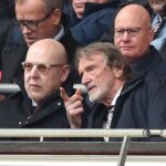 Joel Glazer e Avram Glazer participam da sessão de treinamento e coletiva de imprensa do Manchester United