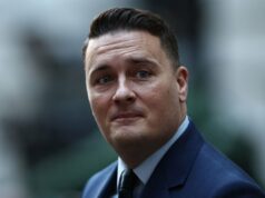 A fúria do secretário de saúde com a greve ‘auto-indulgente’ de cinco dias dos médicos enquanto o NHS enfrenta a crise da gripe no Natal Wes Streeting: 'Estou apelando aos médicos residentes comuns para que trabalhem esta semana' (AFP/Getty)