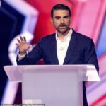 Ben Shapiro criticou o colega palestrante Tucker Carlson na primeira conferência Turning Point USA AmericaFest desde a morte do fundador Charlie Kirk em Phoenix, Arizona, quinta-feira