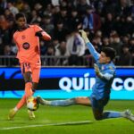 Marcus Rashford do FC Barcelona comemora um gol com seus companheiros durante a Copa da Espanha, Copa del Rey, partida de futebol das oitavas de final disputada entre CD Guadalajara e FC Barcelona no Estádio Pedro Escartin em 16 de dezembro de 2025