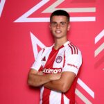 Christos Mouzakitis em uniforme grego.