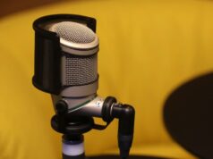 A indústria de podcast está dividida enquanto os bots de IA inundam as vias aéreas com milhares de programas A indústria de podcast está dividida enquanto os bots de IA inundam as vias aéreas com milhares de programas