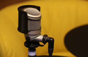 A indústria de podcast está dividida enquanto os bots de IA inundam as vias aéreas com milhares de programas A indústria de podcast está dividida enquanto os bots de IA inundam as vias aéreas com milhares de programas