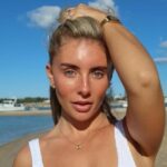 A influenciadora Bonnie Blue quebra o silêncio sobre a prisão em Bali após retornar ao Reino Unido