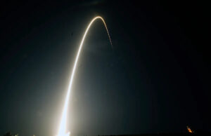 A inteligência ocidental suspeita que a Rússia esteja desenvolvendo uma nova arma para atingir os satélites Starlink de Musk Yahoo news home