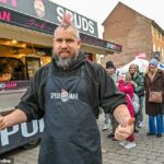 Spudman, cujo nome verdadeiro é Ben Newman, tornou-se o vendedor de batatas mais famoso da Grã-Bretanha nos últimos anos graças ao TikTok