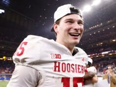 A mãe de Fernando Mendoza reage à vitória do título Big Ten de Indiana sobre o estado de Ohio A mãe de Fernando Mendoza reage à vitória do título Big Ten de Indiana sobre o estado de Ohio