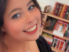 A mãe de Sydney ganhou um banco escrevendo livros sobre os quais ela nunca teve permissão de falar Kristy Lee Kelly é uma autodenominada 'amante das palavras' que caiu na escrita fantasma como uma atividade paralela.