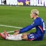 Alejandro Garnacho dividiu a imagem nas cores do Chelsea e do Man Utd