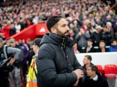 A melhoria do Manchester United de 2024/25 para 2025/26 após 15 jogos prepara Ruben Amorim para começar O técnico do Manchester United, Ruben Amorim, com Matheus Cunha durante a partida da Premier League entre Wolves e Manchester United no Molineux em 2025 em Wolverhampton, Inglaterra.