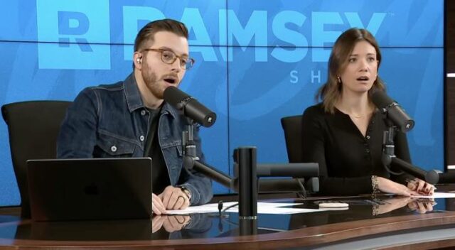 A mulher de Ohio disse que o marido pode removê-la A mulher de Ohio disse que o marido pode removê-la das contas e deixá-la com 'zero'. Ramsey Show disse a ela para ir ao banco o mais rápido possível