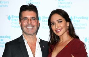 A noiva de Simon Cowell, Lauren, explica por que ela já adotou o sobrenome dele Simon Cowell no tapete vermelho